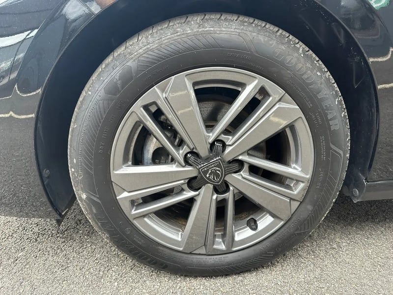 Photo de la voiture PEUGEOT 308 PureTech 130ch S&S EAT8 Active Pack