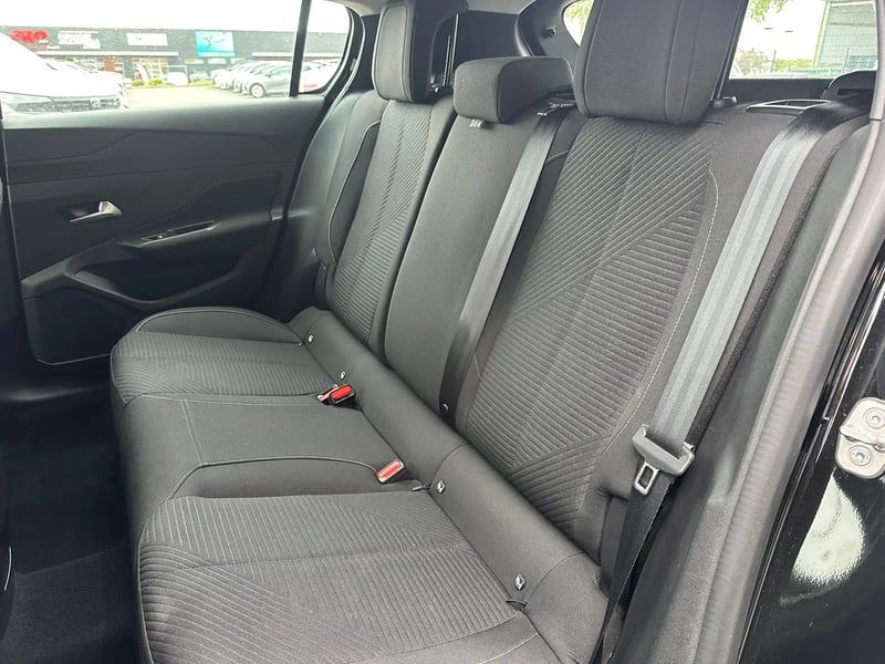 Photo de la voiture PEUGEOT 308 PureTech 130ch S&S EAT8 Active Pack