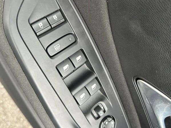Photo de la voiture PEUGEOT 308 PureTech 130ch S&S EAT8 Active Pack