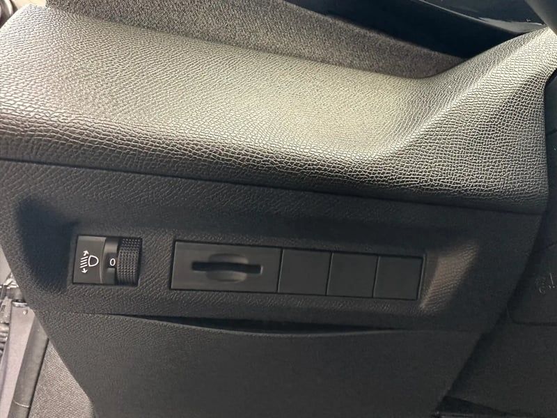 Photo de la voiture PEUGEOT 308 PureTech 130ch S&S BVM6 Allure