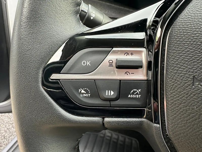 Photo de la voiture PEUGEOT 308 PureTech 130ch S&S BVM6 Allure