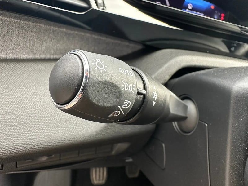 Photo de la voiture PEUGEOT 308 PureTech 130ch S&S BVM6 Allure