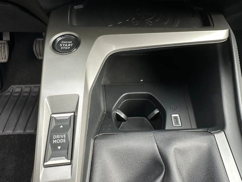 Photo de la voiture PEUGEOT 308 PureTech 130ch S&S BVM6 Allure