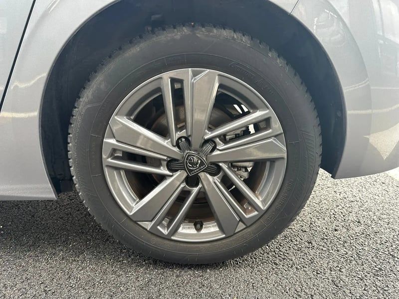 Photo de la voiture PEUGEOT 308 PureTech 130ch S&S BVM6 Allure