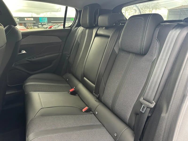 Photo de la voiture PEUGEOT 308 PureTech 130ch S&S BVM6 Allure