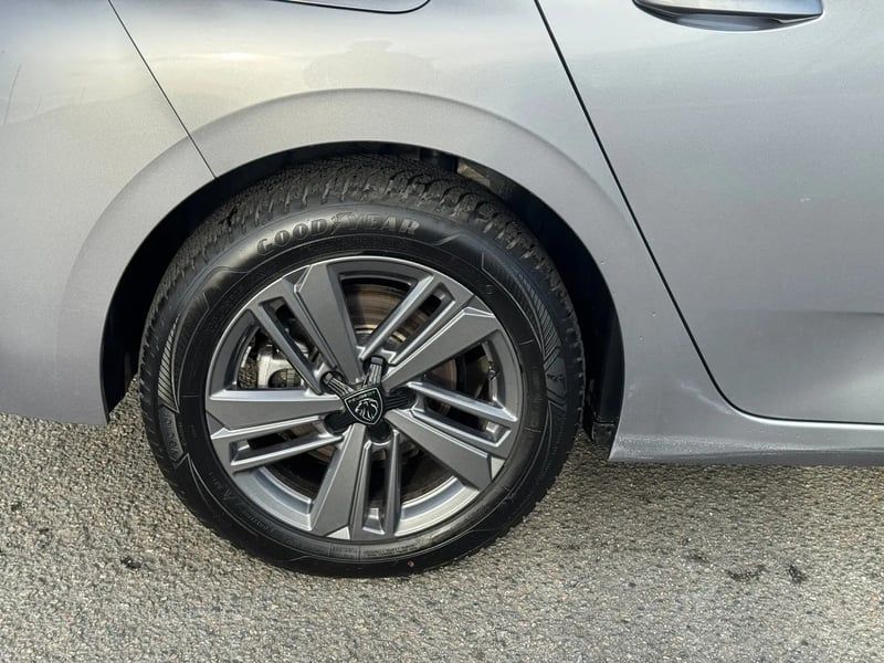 Photo de la voiture PEUGEOT 308 PureTech 130ch S&S BVM6 Allure