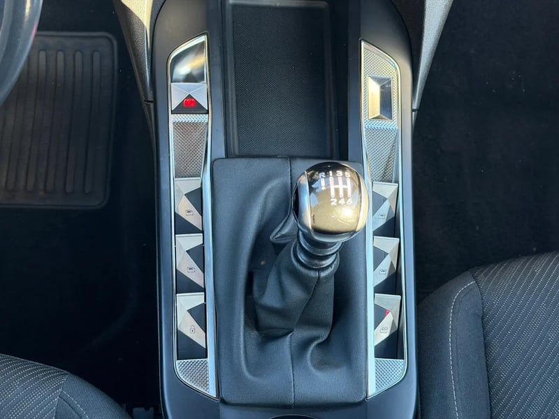 Photo de la voiture DS DS 3 CROSSBACK DS3 Crossback PureTech 100 BVM6 Chic