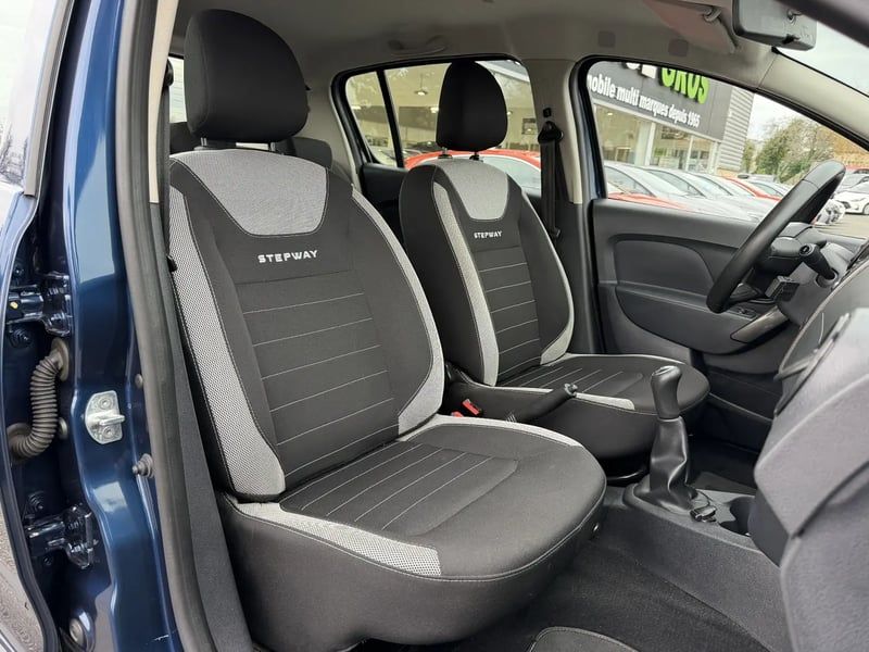 Photo de la voiture DACIA SANDERO TCe 90 Stepway
