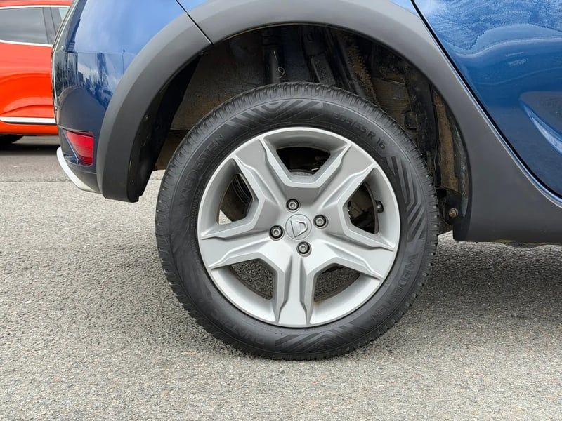 Photo de la voiture DACIA SANDERO TCe 90 Stepway