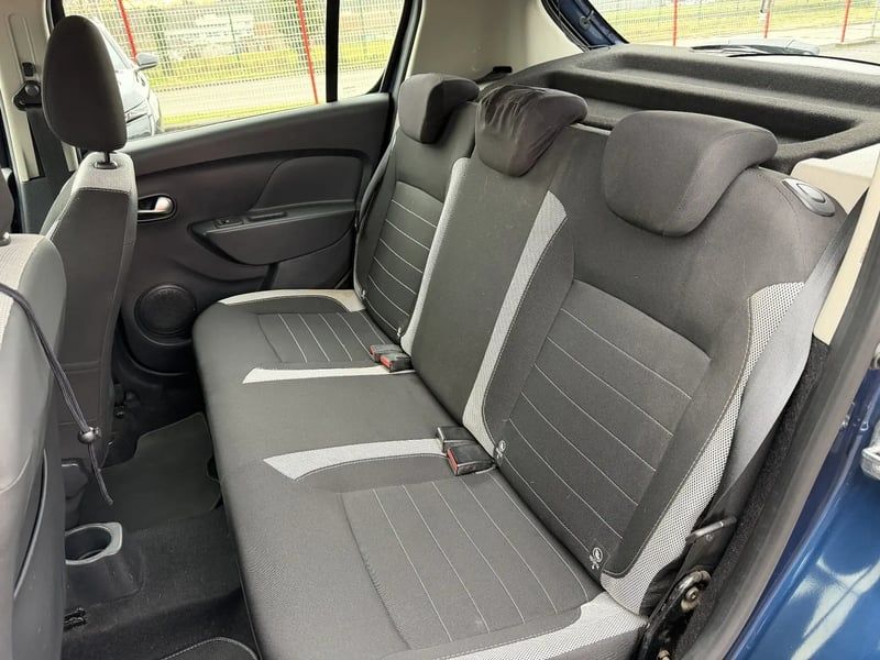 Photo de la voiture DACIA SANDERO TCe 90 Stepway