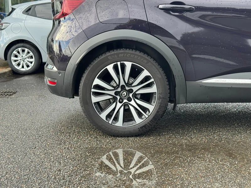 Photo de la voiture RENAULT CAPTUR Blue dCi 115 EDC Initiale Paris