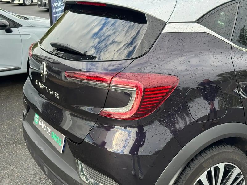 Photo de la voiture RENAULT CAPTUR Blue dCi 115 EDC Initiale Paris