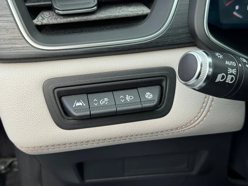 Photo de la voiture RENAULT CAPTUR Blue dCi 115 EDC Initiale Paris