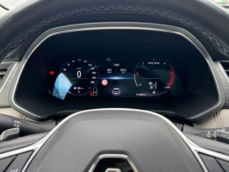 Photo de la voiture RENAULT CAPTUR Blue dCi 115 EDC Initiale Paris