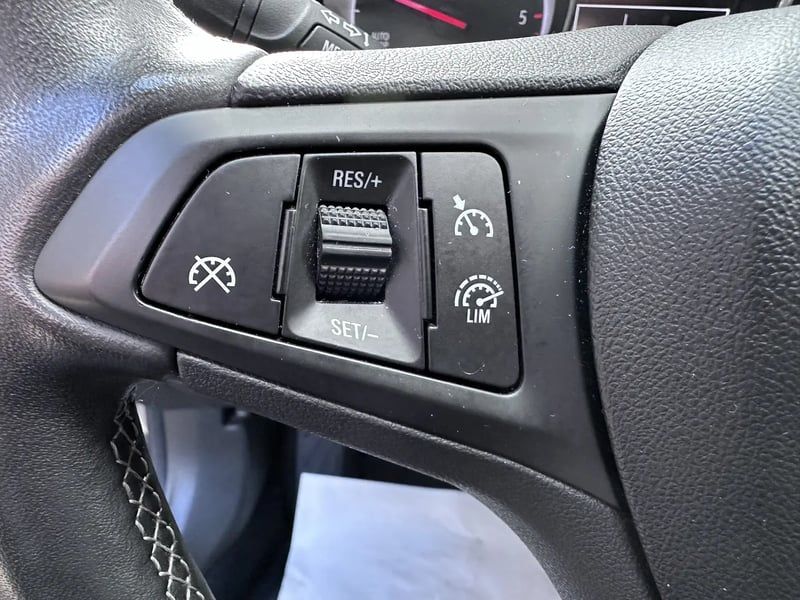 Photo de la voiture OPEL ASTRA SPORTS TOURER 1.2 Turbo 145 ch BVM6 Edition GPS