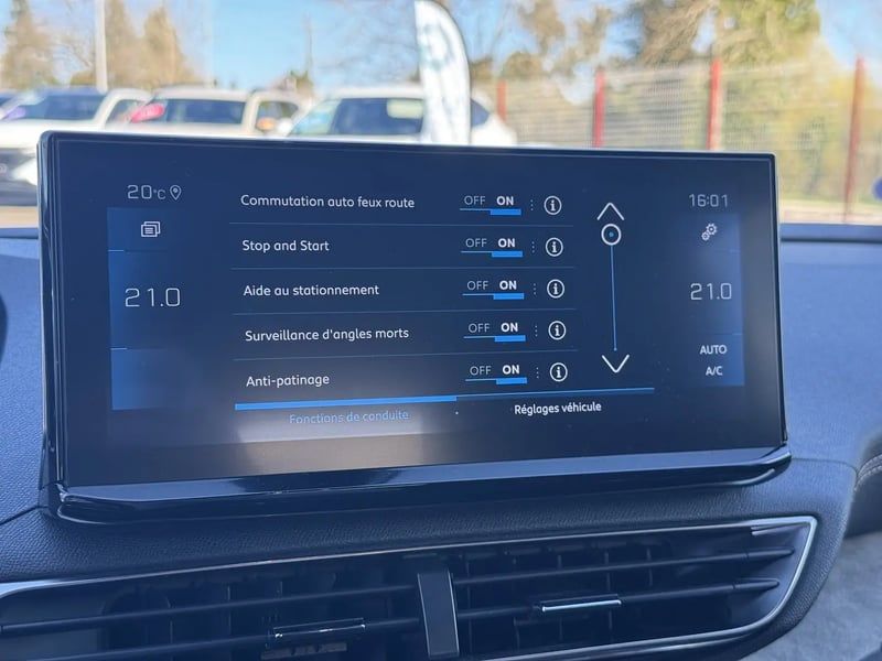 Photo de la voiture PEUGEOT 3008 Puretech 130ch S&S EAT8 GT