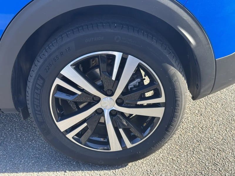 Photo de la voiture PEUGEOT 3008 Puretech 130ch S&S EAT8 GT