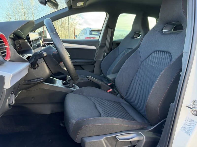 Photo de la voiture SEAT IBIZA 1.0 TSI 110 ch S/S BVM6 FR