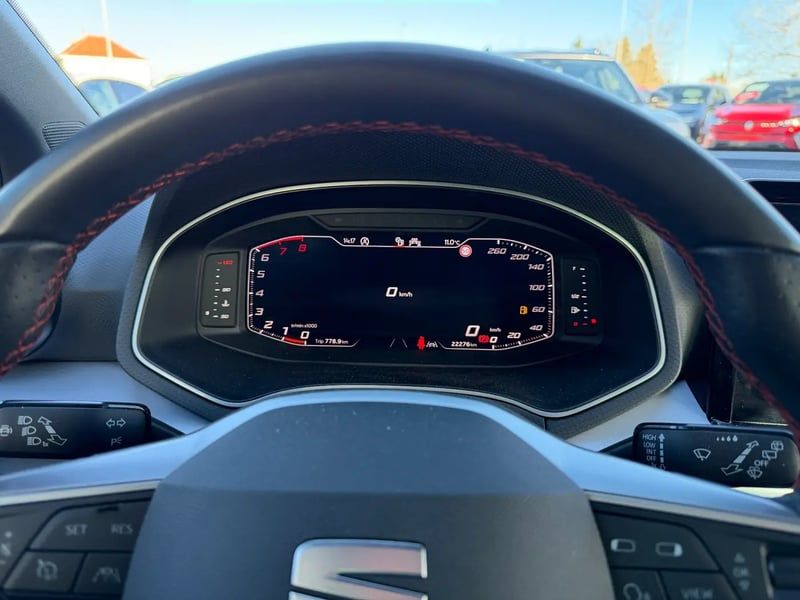 Photo de la voiture SEAT IBIZA 1.0 TSI 110 ch S/S BVM6 FR