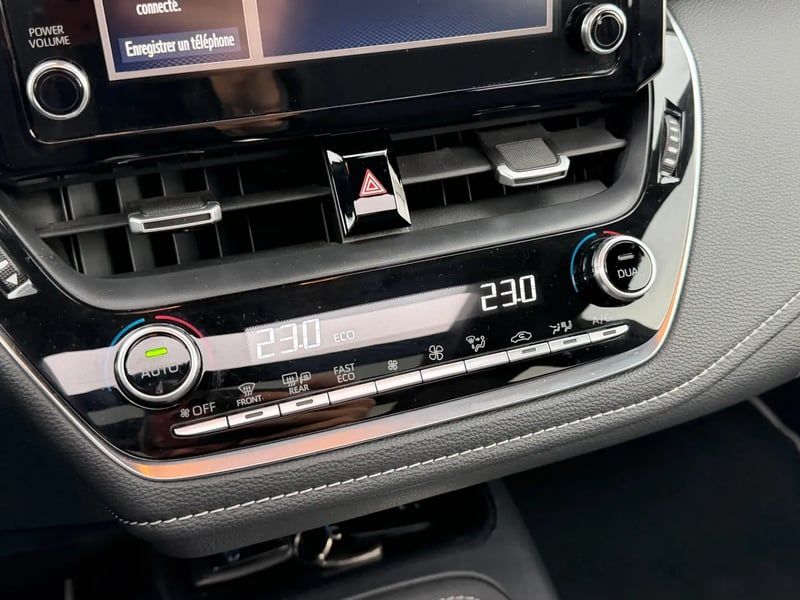 Photo de la voiture TOYOTA COROLLA TOURING SPORTS HYBRIDE 184h Design