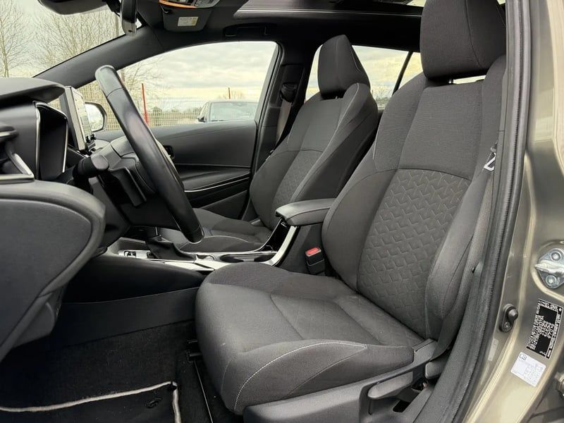 Photo de la voiture TOYOTA COROLLA TOURING SPORTS HYBRIDE 184h Design
