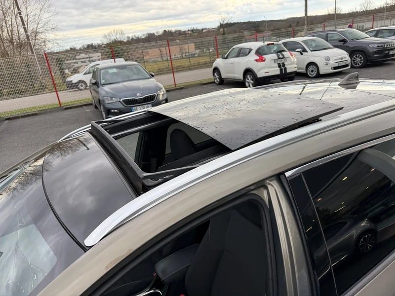 Photo de la voiture TOYOTA COROLLA TOURING SPORTS HYBRIDE 184h Design
