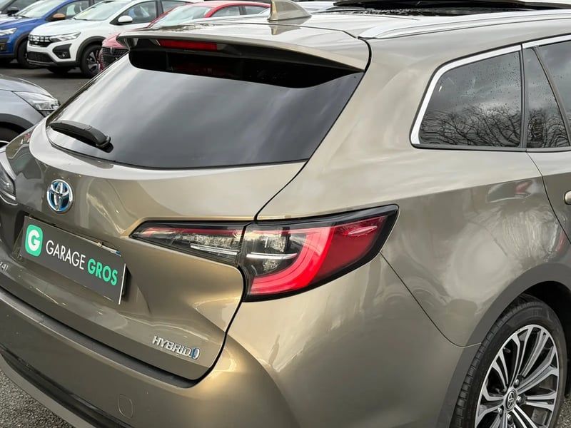 Photo de la voiture TOYOTA COROLLA TOURING SPORTS HYBRIDE 184h Design