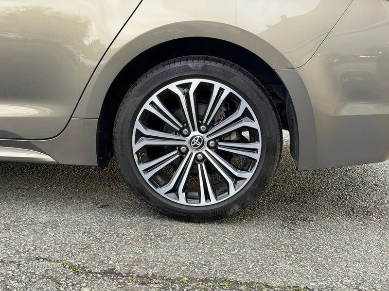 Photo de la voiture TOYOTA COROLLA TOURING SPORTS HYBRIDE 184h Design
