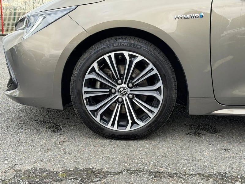 Photo de la voiture TOYOTA COROLLA TOURING SPORTS HYBRIDE 184h Design