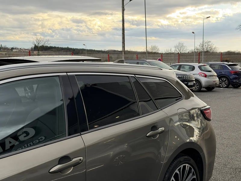 Photo de la voiture TOYOTA COROLLA TOURING SPORTS HYBRIDE 184h Design