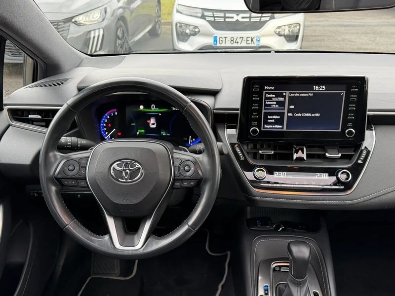 Photo de la voiture TOYOTA COROLLA TOURING SPORTS HYBRIDE 184h Design