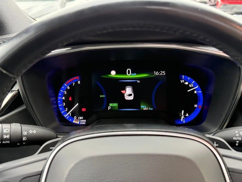 Photo de la voiture TOYOTA COROLLA TOURING SPORTS HYBRIDE 184h Design