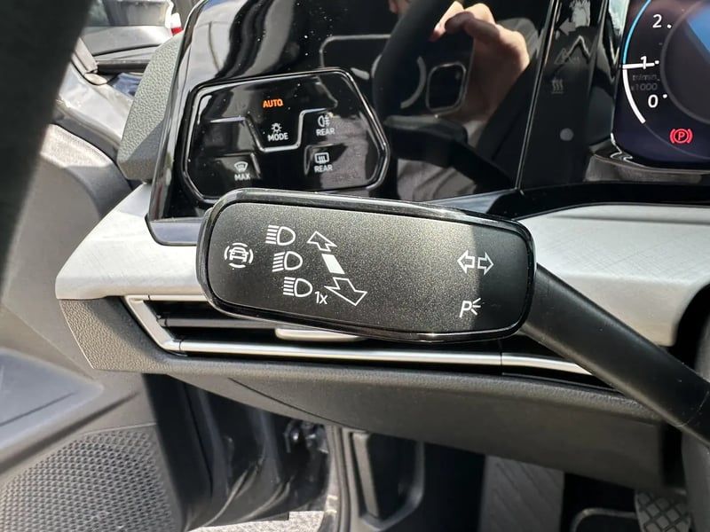 Photo de la voiture VOLKSWAGEN GOLF 1.0 TSI OPF 110 BVM6 Life Plus
