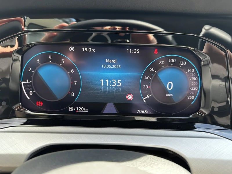 Photo de la voiture VOLKSWAGEN GOLF 1.0 TSI OPF 110 BVM6 Life Plus