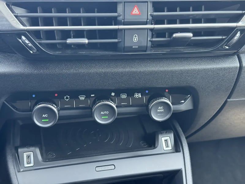 Photo de la voiture CITROEN C4 X BlueHDi 130 S&S EAT8 Max