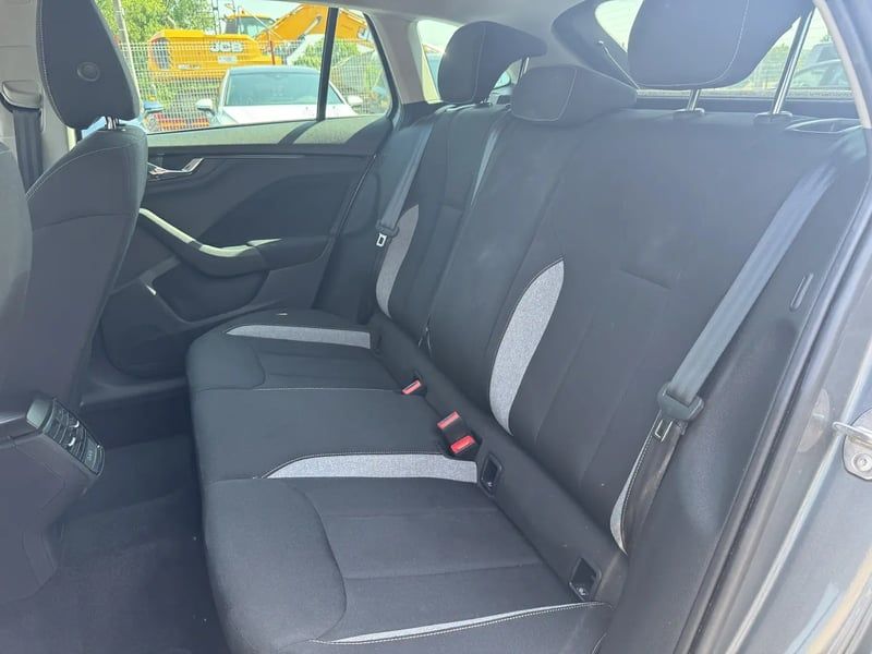 Photo de la voiture SKODA SCALA 1.0 TSI Evo 2 116 ch DSG7 Selection