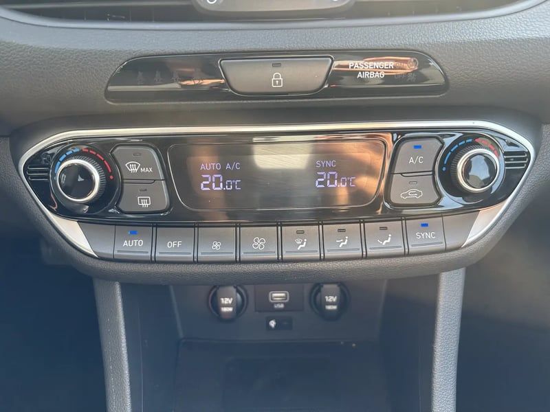 Photo de la voiture HYUNDAI i30 i301.0 T-GDi 120ch Hybrid 48V Creative DCT-7