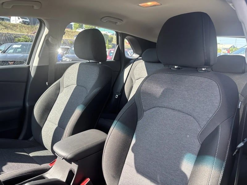 Photo de la voiture HYUNDAI i30 i301.0 T-GDi 120ch Hybrid 48V Creative DCT-7