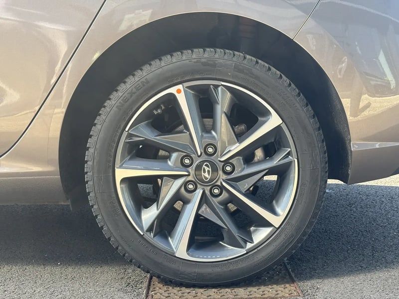 Photo de la voiture HYUNDAI i30 i301.0 T-GDi 120ch Hybrid 48V Creative DCT-7