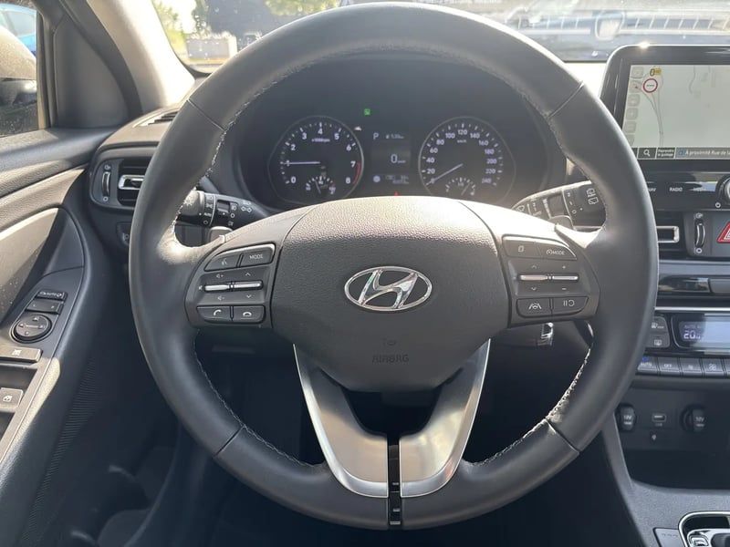 Photo de la voiture HYUNDAI i30 i301.0 T-GDi 120ch Hybrid 48V Creative DCT-7