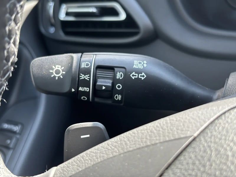 Photo de la voiture HYUNDAI i30 i301.0 T-GDi 120ch Hybrid 48V Creative DCT-7