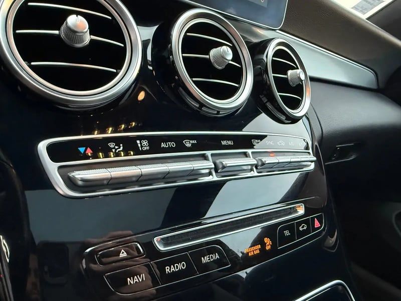 Photo de la voiture MERCEDES CLASSE C COUPE 220 d 9G-Tronic Sportline