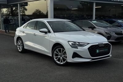 Photo de présentation de la voiture AUDI A3 BERLINE TFSI Mild Hybrid 116 S tronic 7 Design